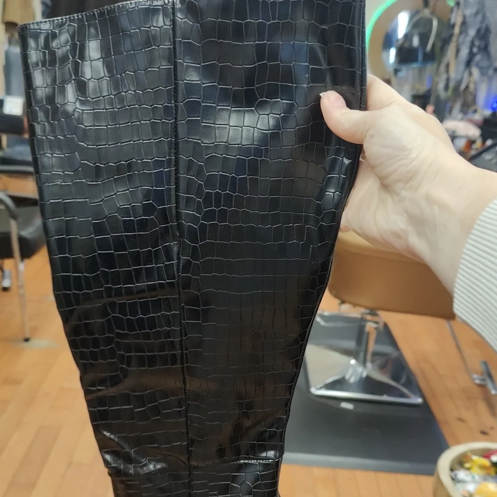 Black Croc-Embossed Pointed-Toe Stiletto Knee Boots - Women - Picture 3 of 5